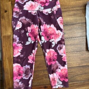 Old Navy Pink Floral Capri Leggings on Burgundy